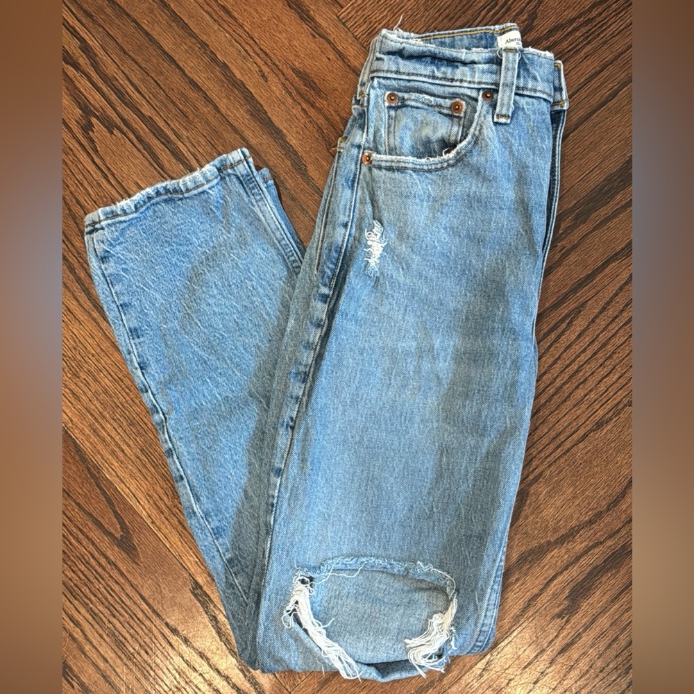 Abercrombie & Fitch The 90s Ultra High Rise Distressed Jeans